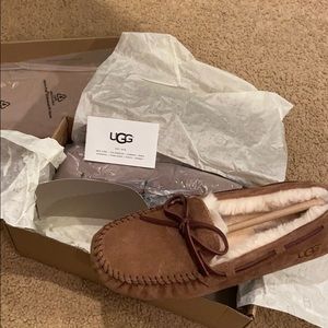 UGG Women's Dakota Moccasin